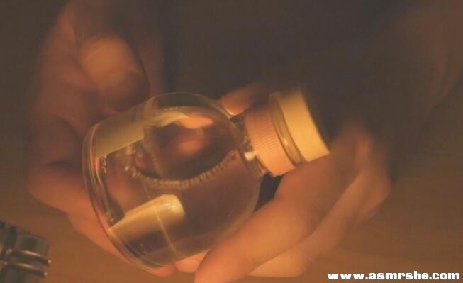 开香薰盒的多种触发音, 敲击声,摩擦声,水瓶摇晃 助眠减压插图 开香薰盒的多种触发音, 敲击声,摩擦声,水瓶摇晃 助眠减压插图