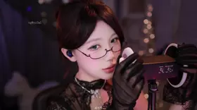 妮有柿_黑色蕾丝手套摩擦耳朵_1-助眠音声网